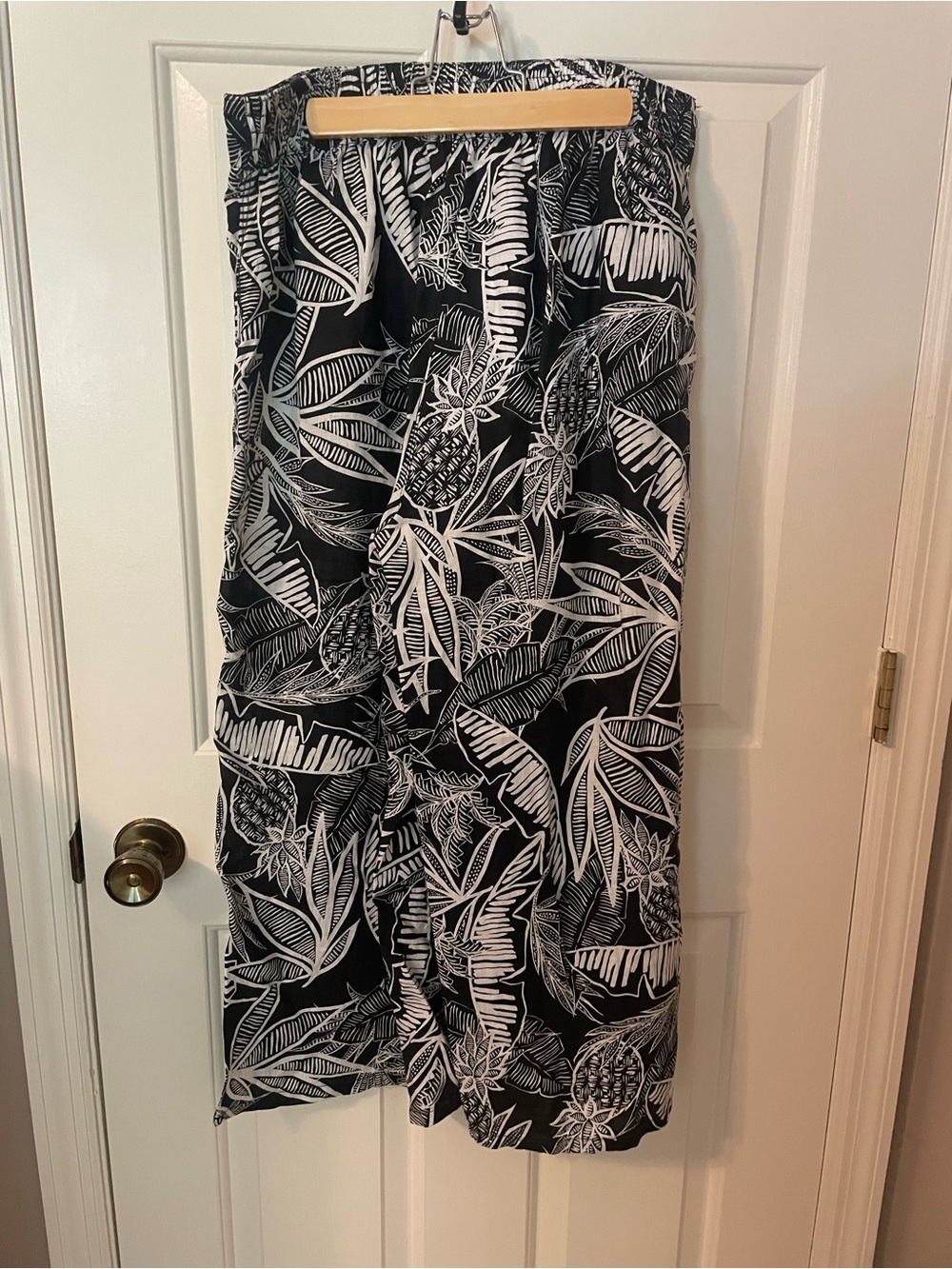 Black & White Tropical Print Wide Leg Crop Pant - Picture 3 of 3